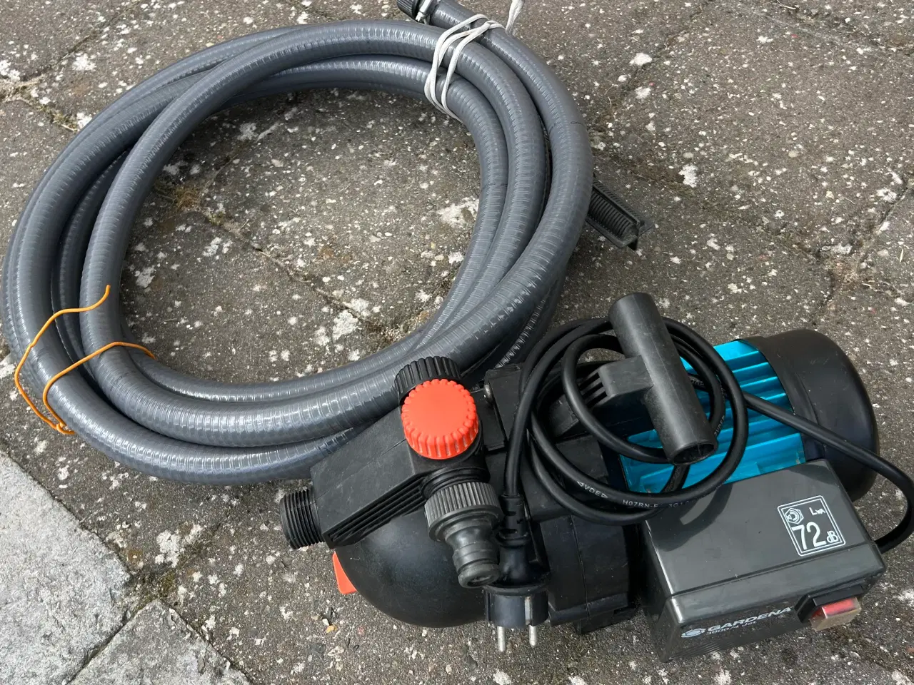 Billede 2 - Vandpumpe med slange