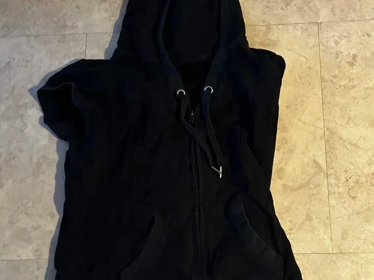 Billede 2 - Sælger 5 par lynlås trøjer