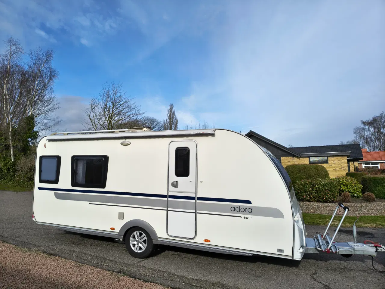 Billede 1 - Meget velholdt Adria med 2 fortelte, markise mm.