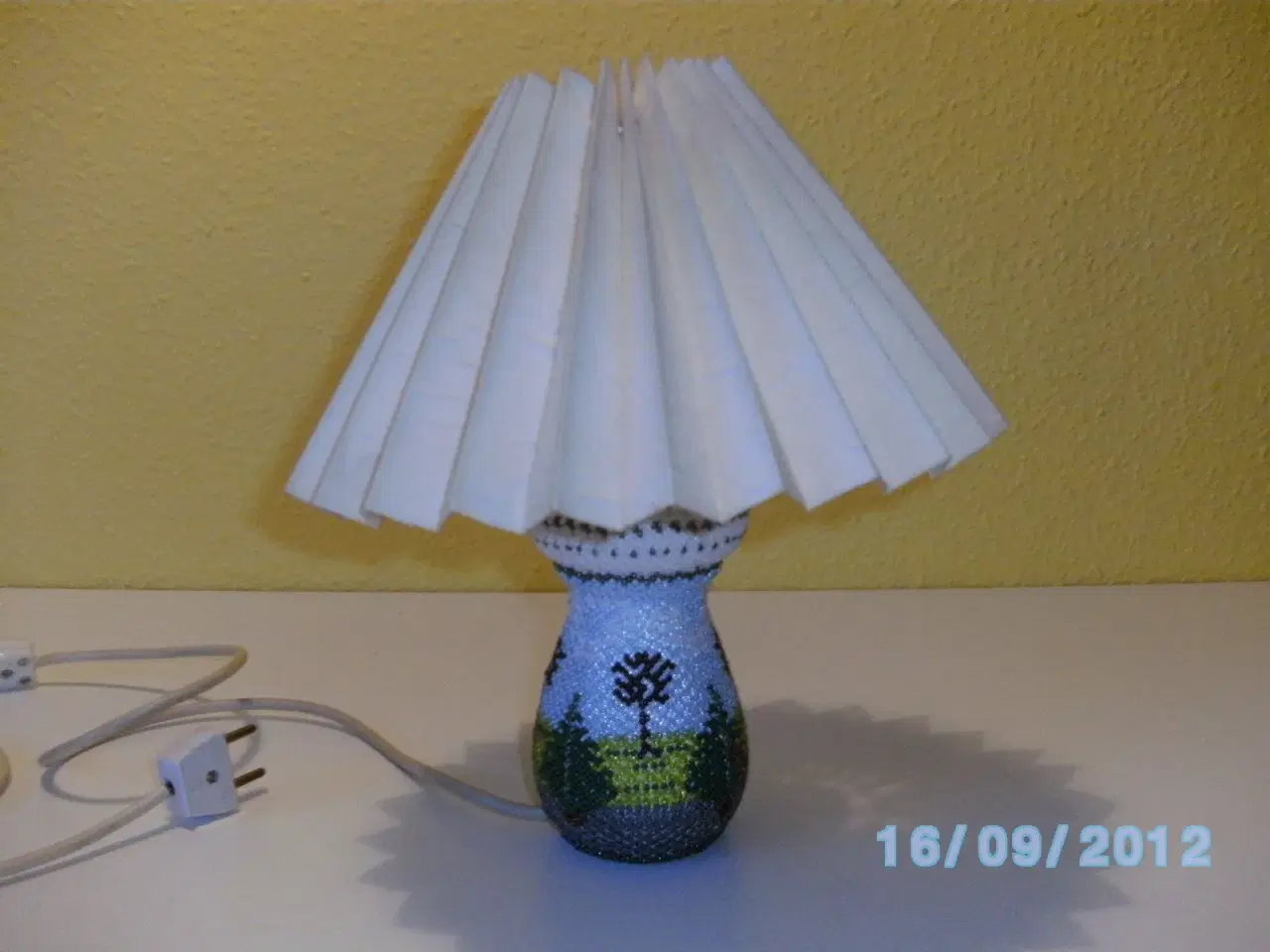 Billede 1 - bordlampe med perler