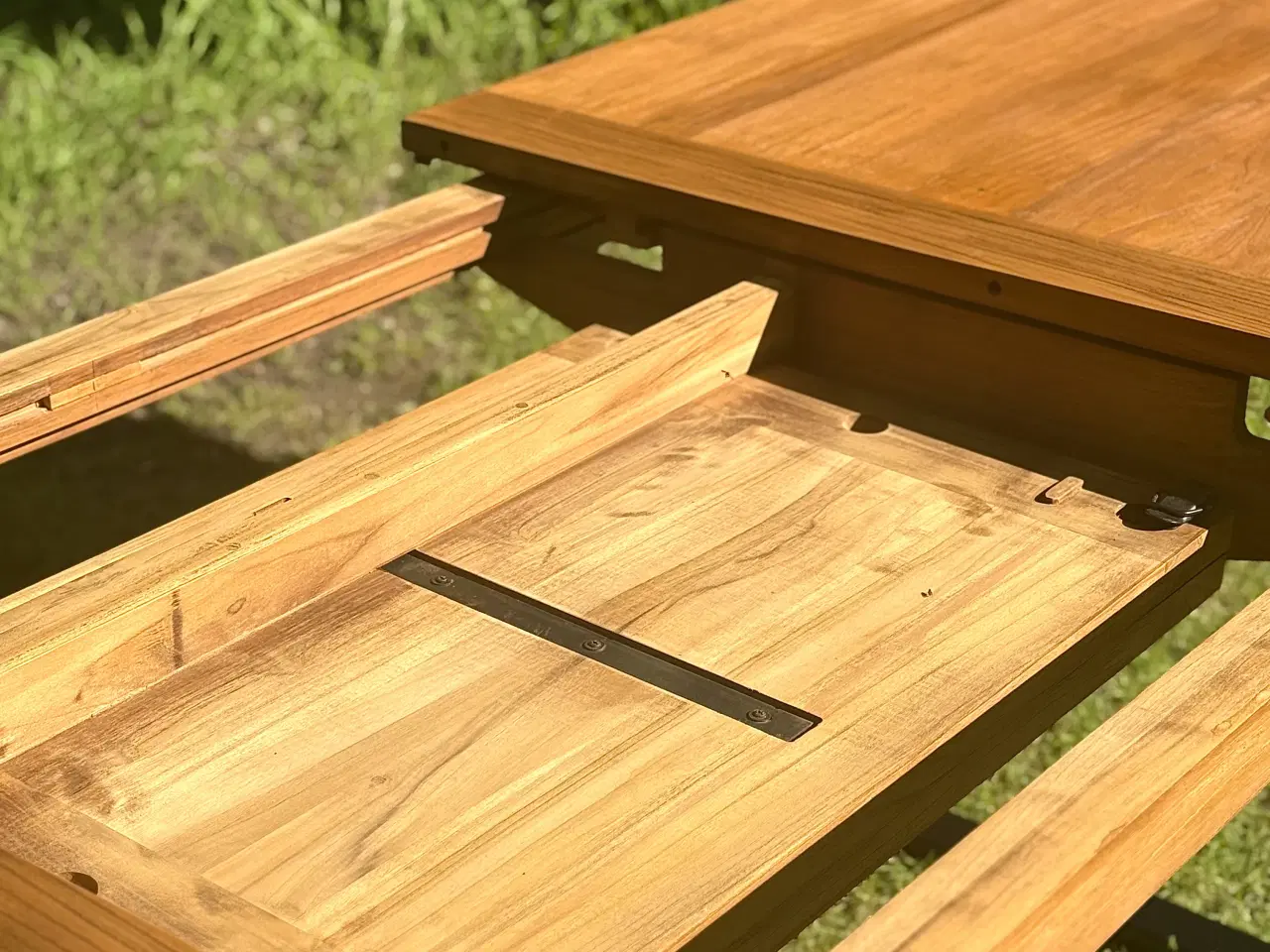 Billede 4 - Eksklusivt nyrenoveret massivt teakbord – Indoor &