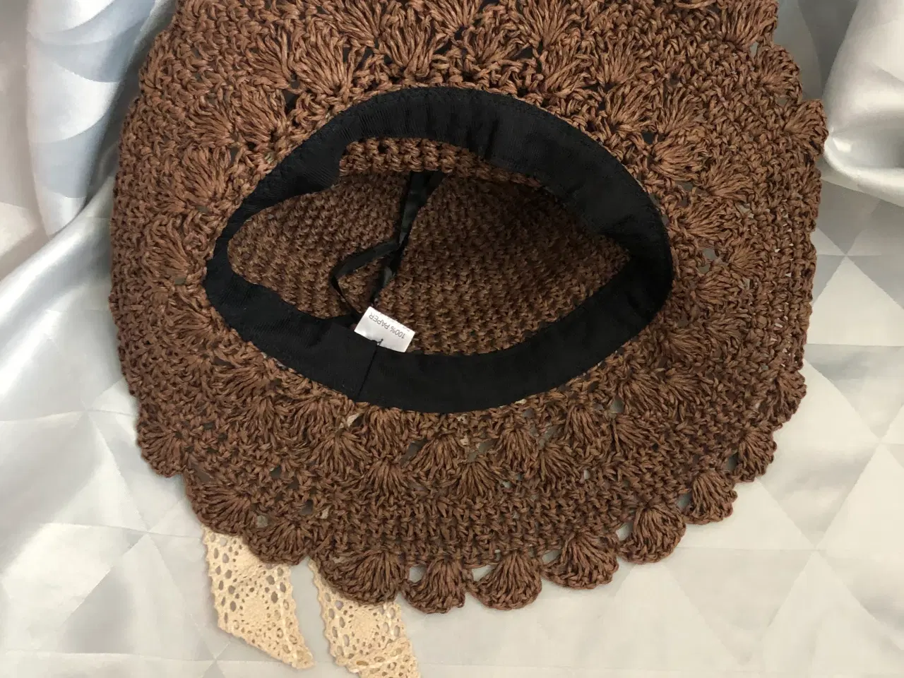 Billede 13 - Sommerhat i brun og med beige kantbånd 