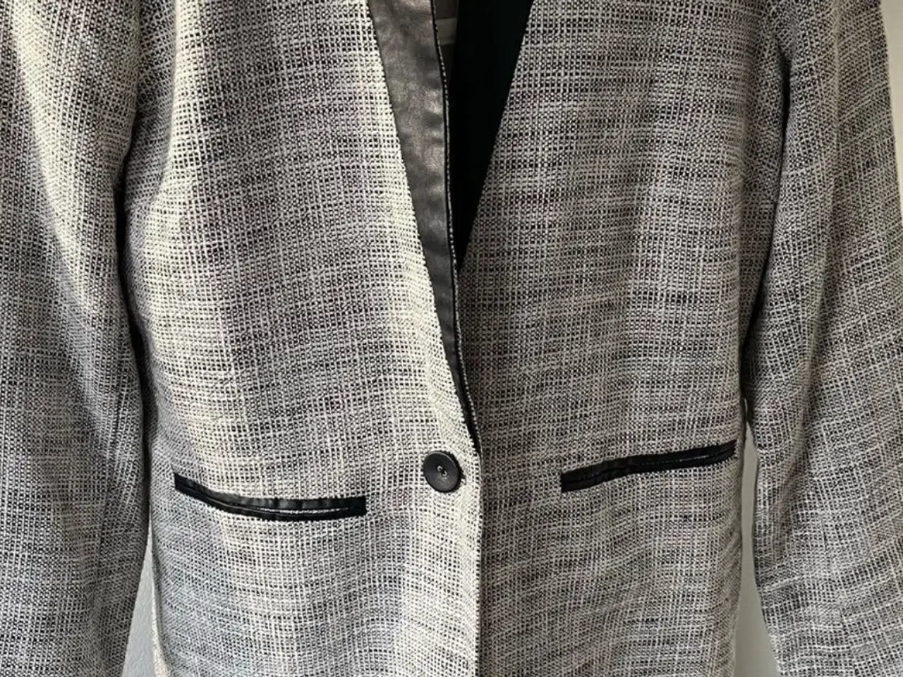Billede 1 - Blazer fra Vila str. 40