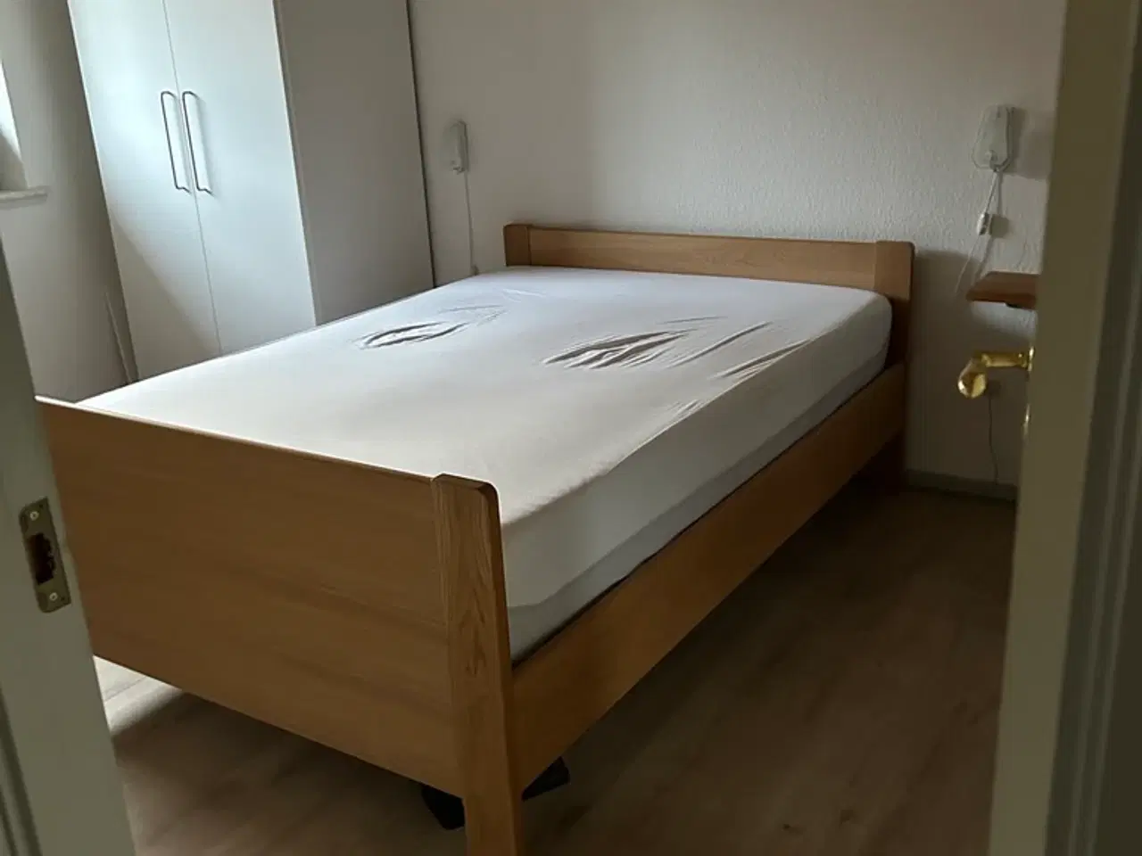 Billede 1 - Seng til Salg