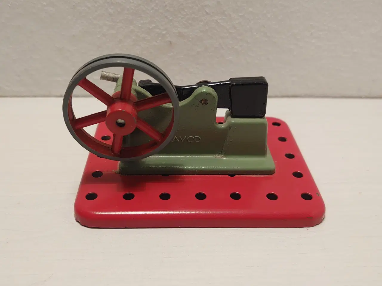 Billede 1 - Mamod hammer til dampmaskine. Engelsk ca. 1970.