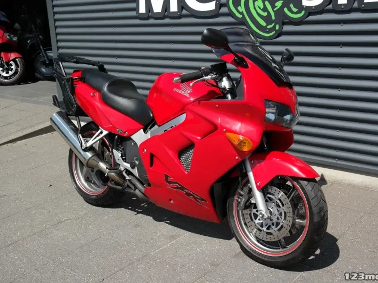 Billede 2 - Honda VFR 800 F MC-SYD       BYTTER GERNE