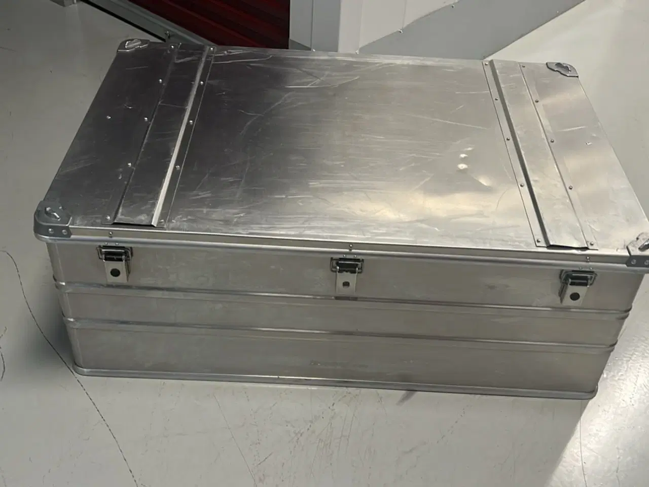 Billede 4 - Stor 350L alu kasse 