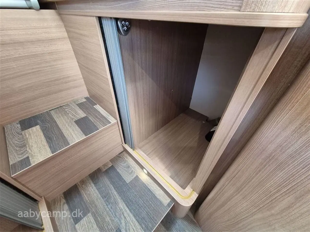 Billede 20 - 2016 - Knaus Sky I 650   Markise. solceller. lithium batteri. luftundervogn på bagaksel. Elektrisk indgangstrin. undervognsbehandlet.