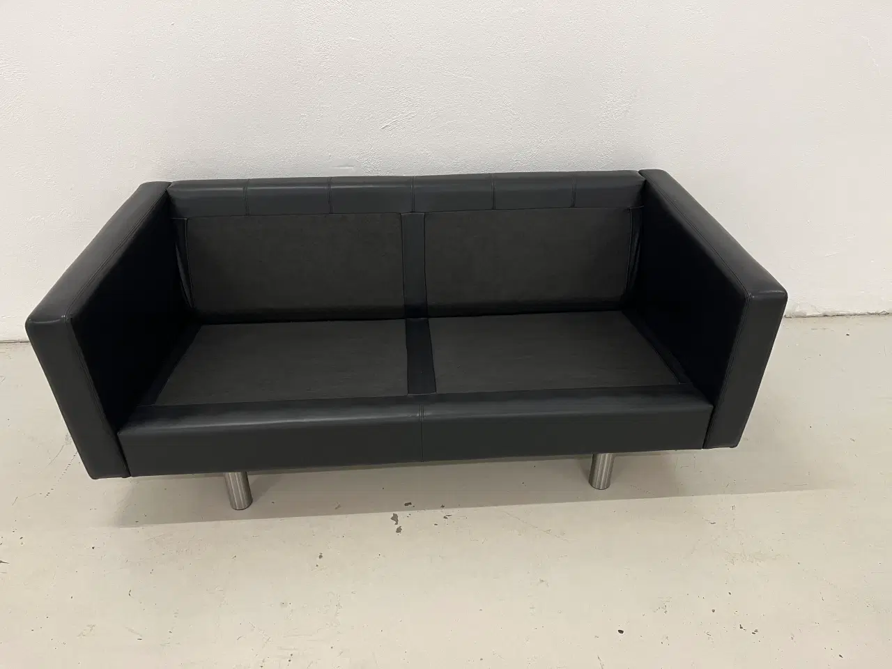 Billede 10 - 2 1/2 Pers.Sofa i sort semianilin læder.