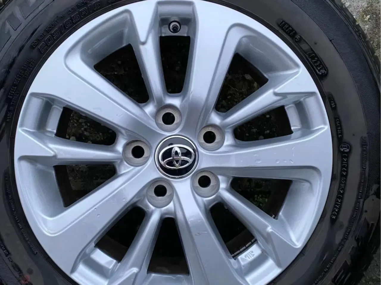Billede 2 - 5*114,3 original fælge fra Toyota med falken dæk