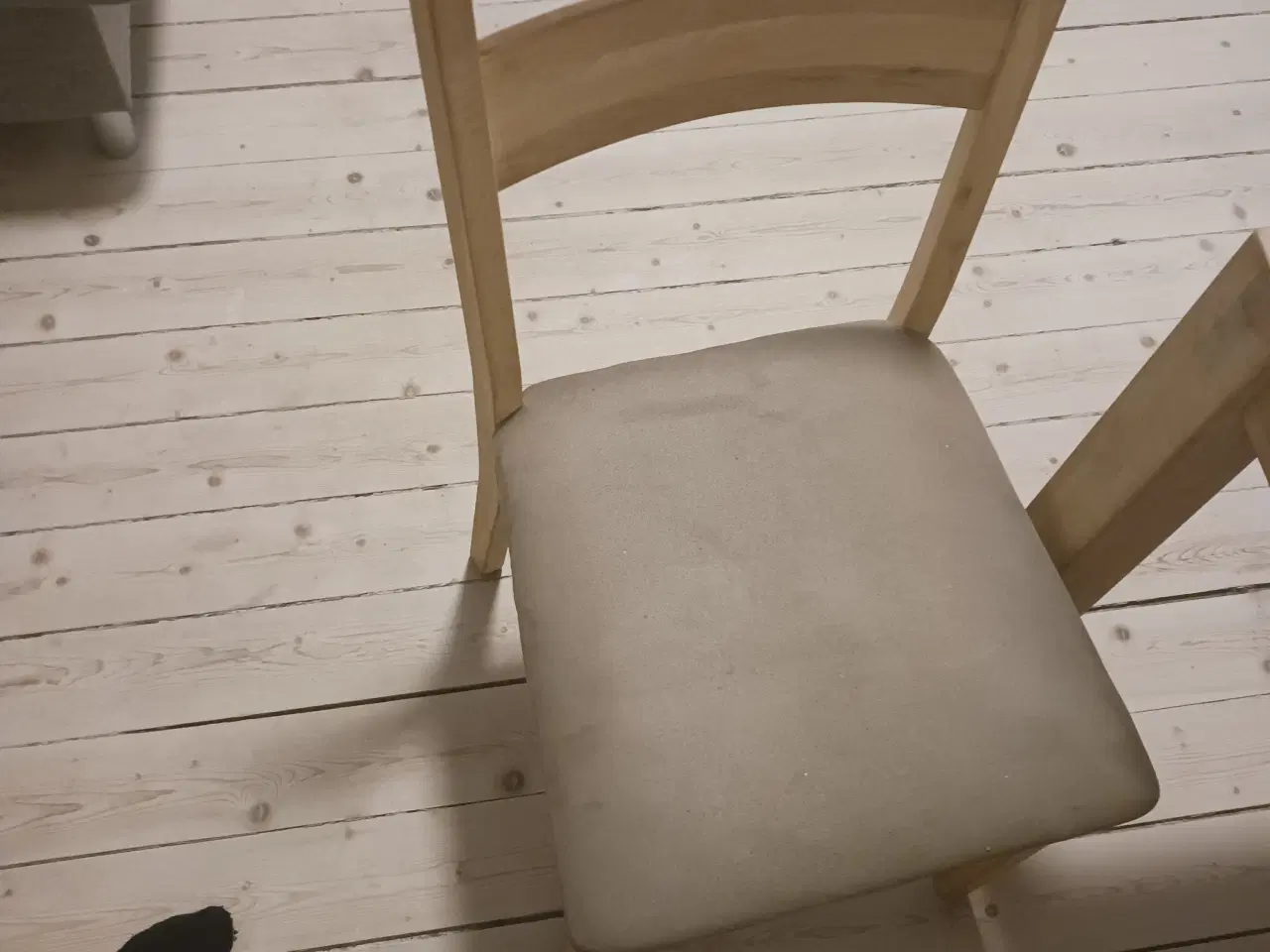 Billede 2 - Spisebord egetræ m. 4 stole