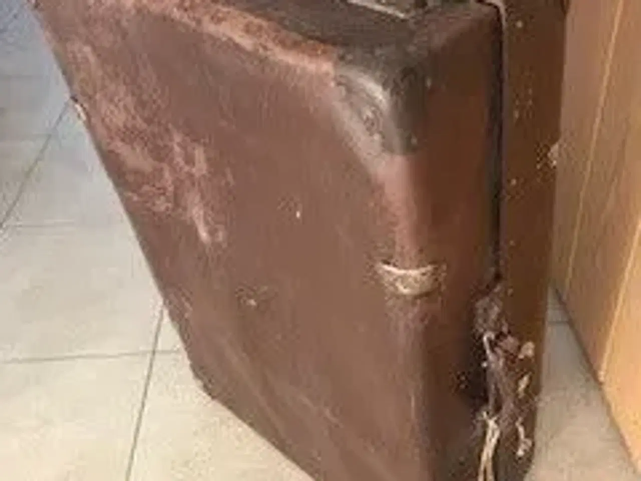 Billede 1 - Stor gammel rejsekuffert