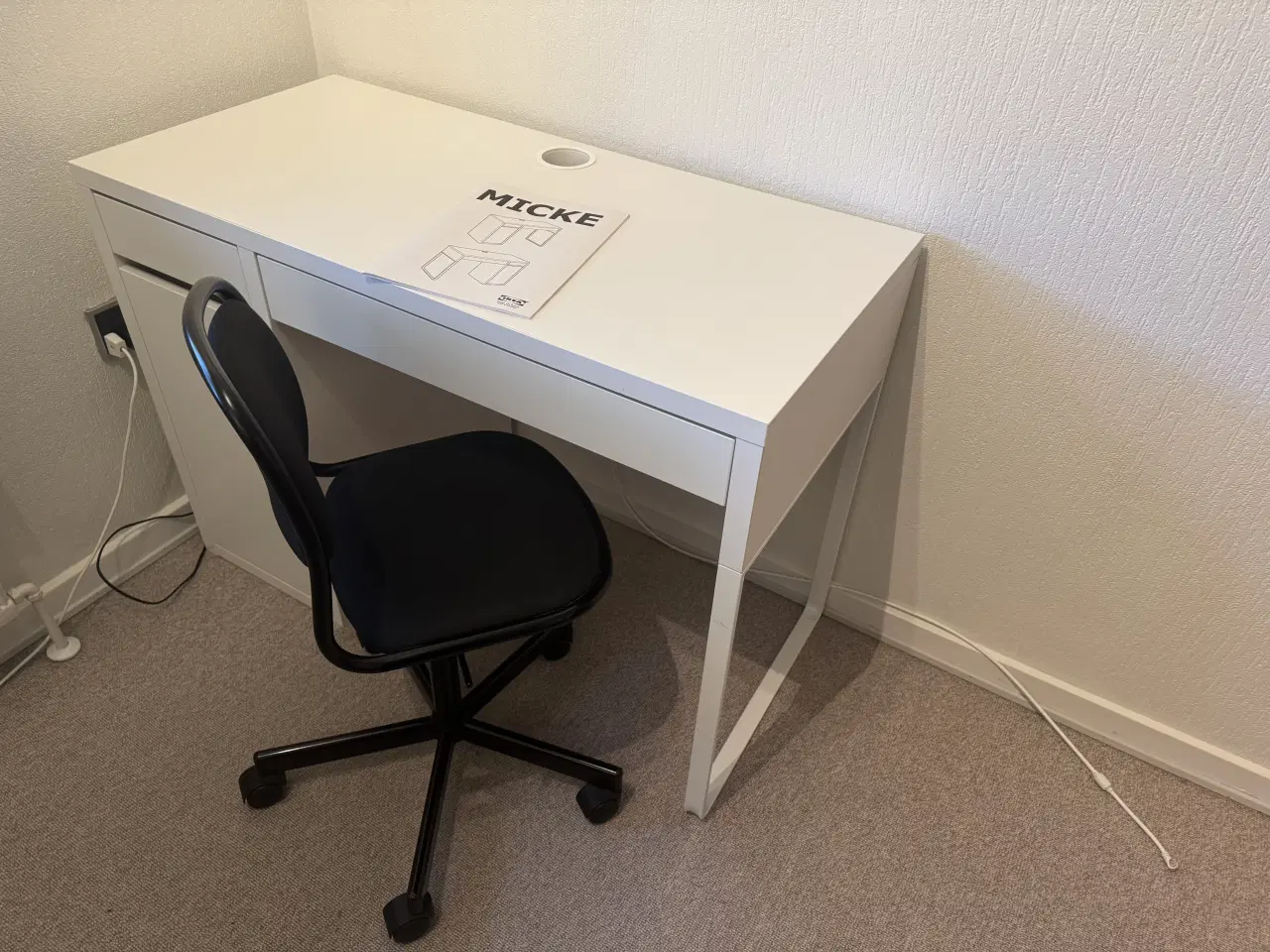 Billede 1 - Børne skrivebord med stol 