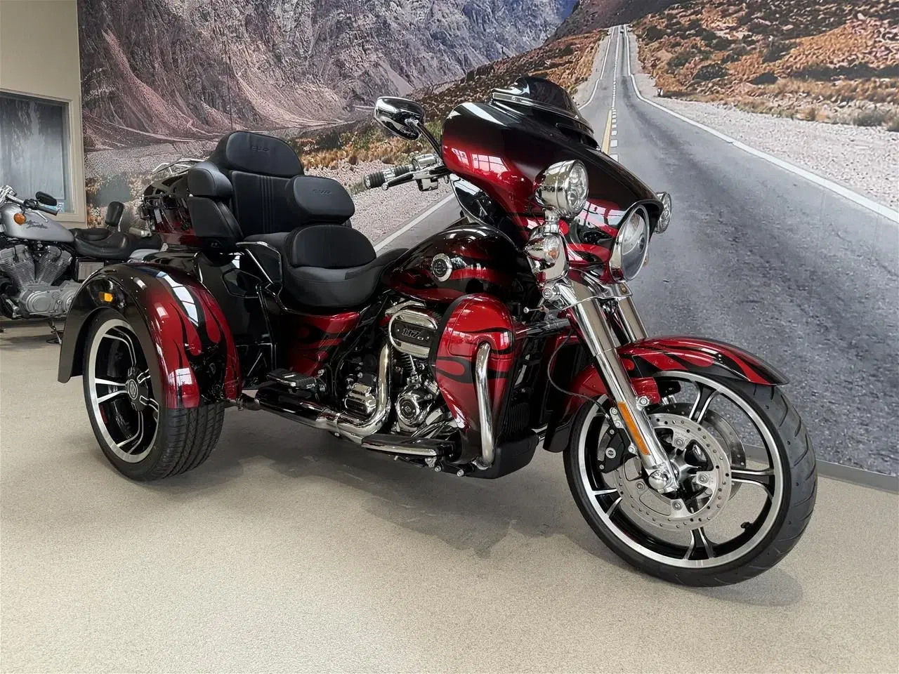 Billede 2 - Harley-Davidson FLHTCUTGSE Tri Glide Ultra CVO 117" Trike