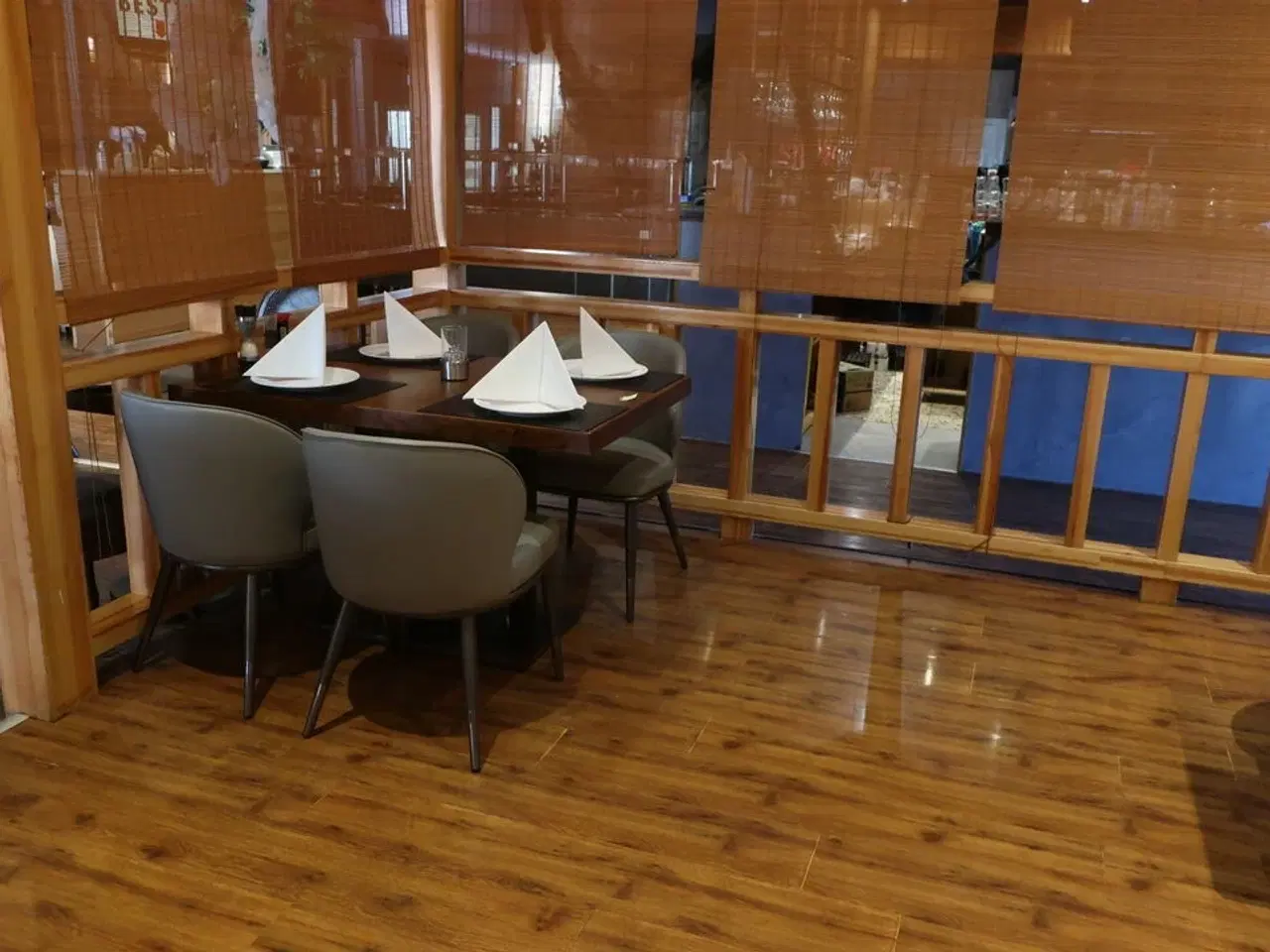 Billede 3 - 4 borde og 16 nye stole