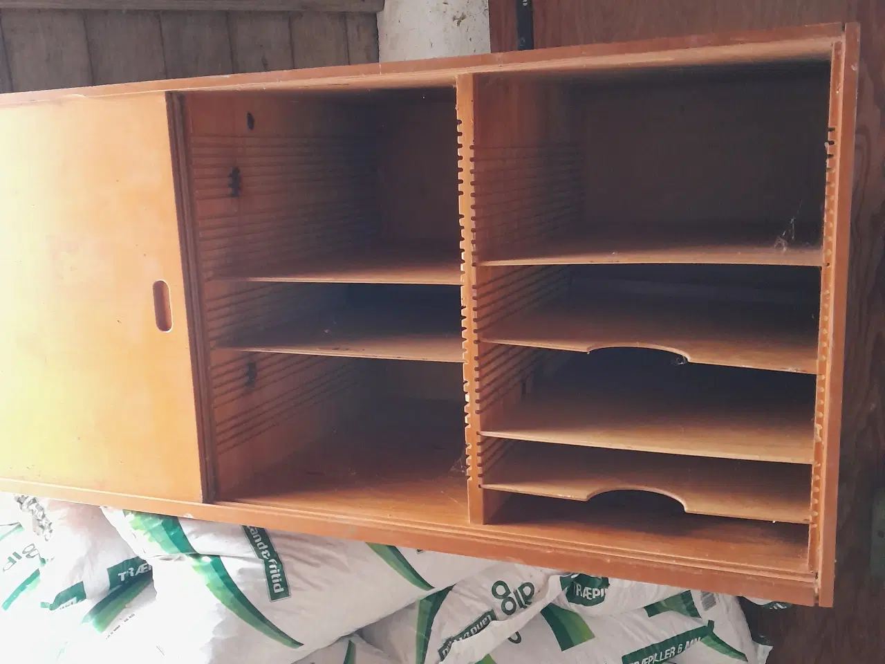 Billede 2 - Skab med skydelåger