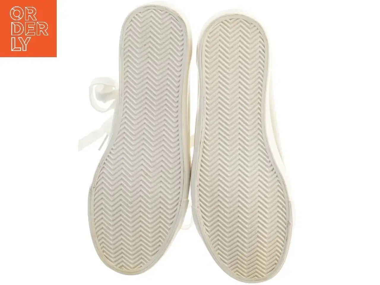 Billede 3 - Hvide sneakers (str. 28 cm)