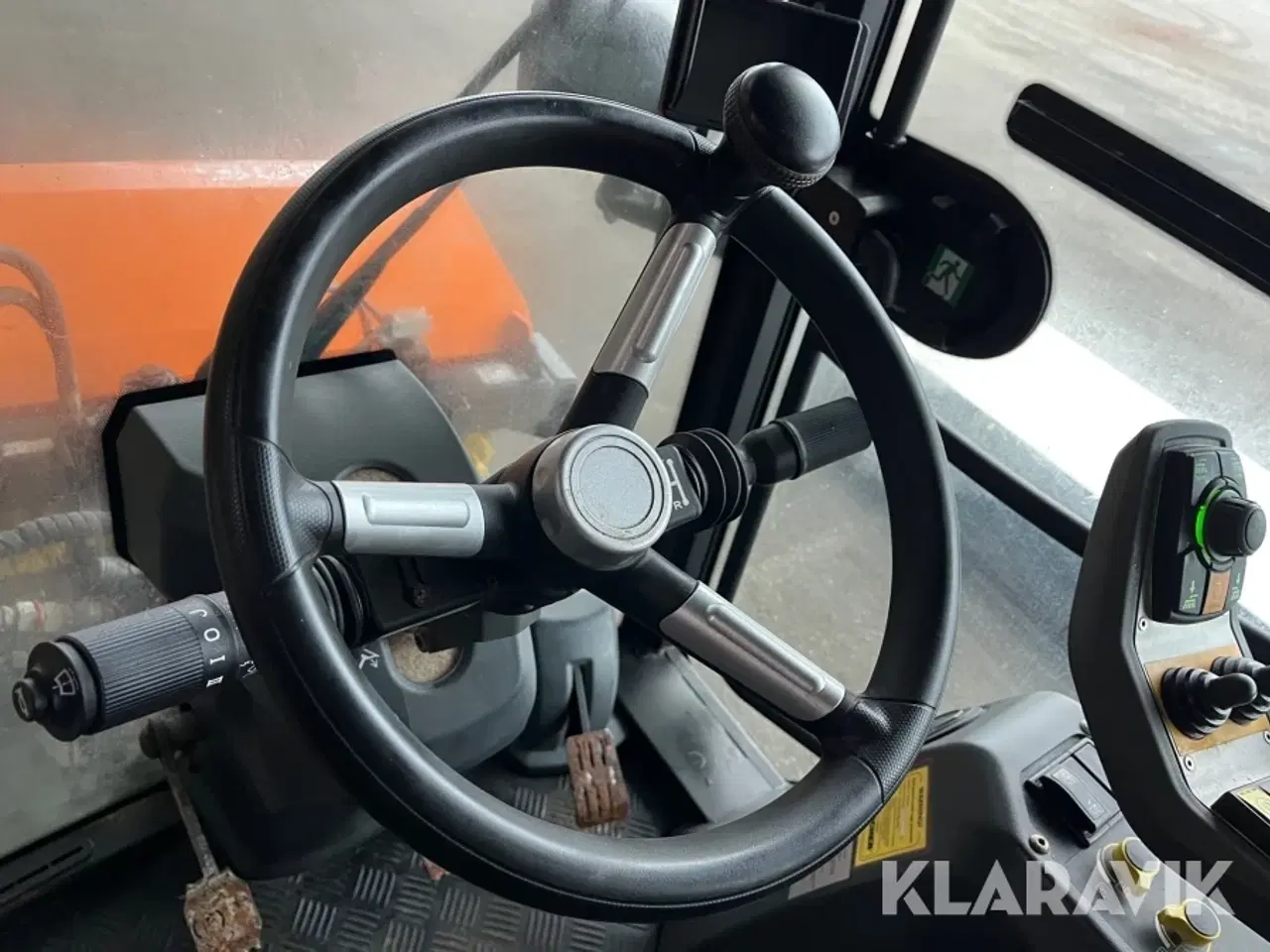 Billede 7 - Redskabsbærer Kärcher MIC 35 med kost og saltspreder