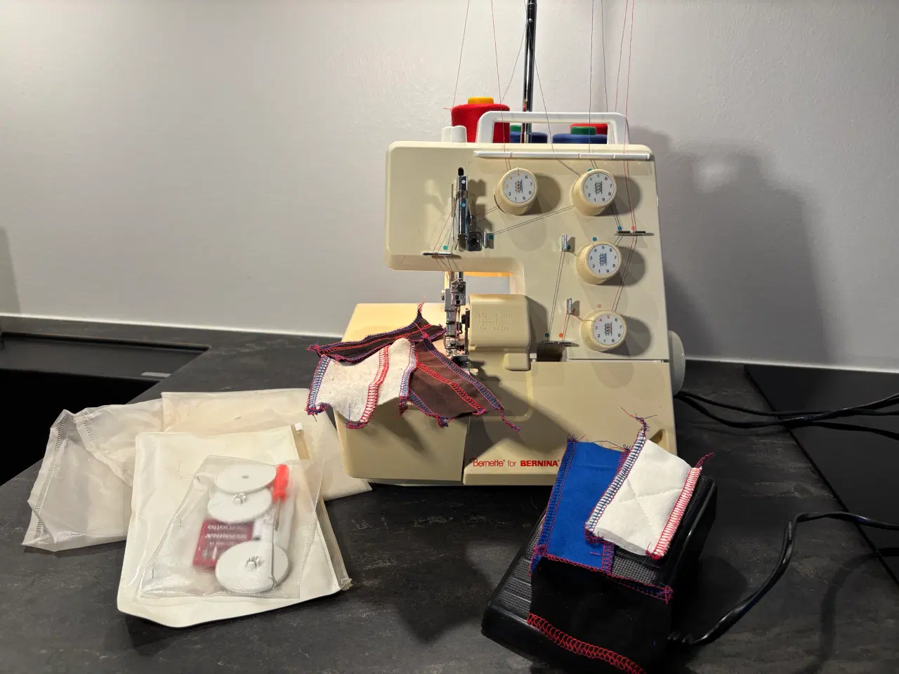 Billede 2 -  Bernette   funlock 006 D overlocker 