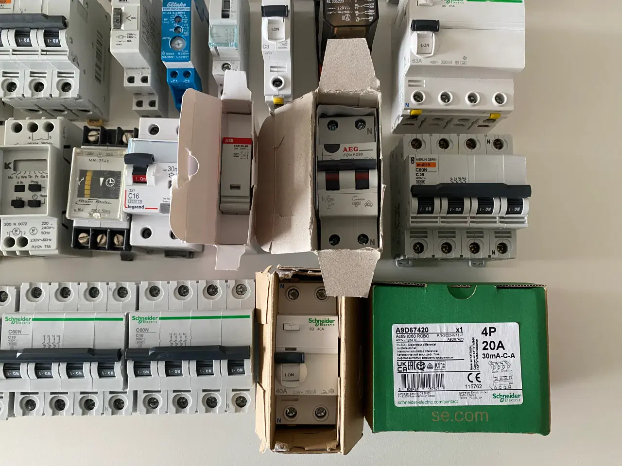 Billede 12 - Schneider Automatsikring  og Kombiafb.