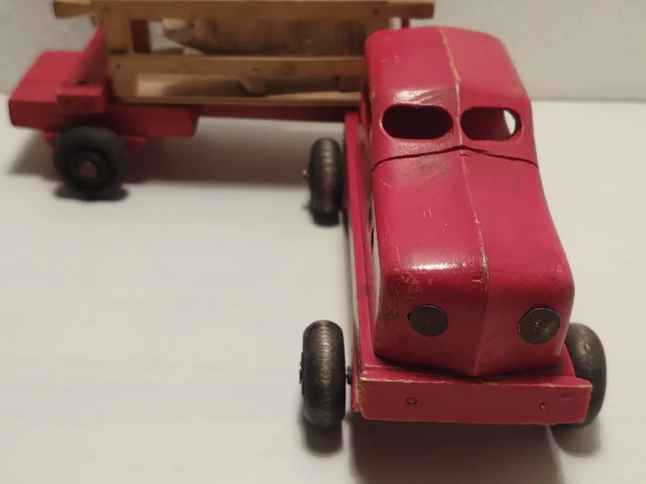 Billede 6 - Fængselslegetøj:Grisetransport med 2grise.L.32,5cm