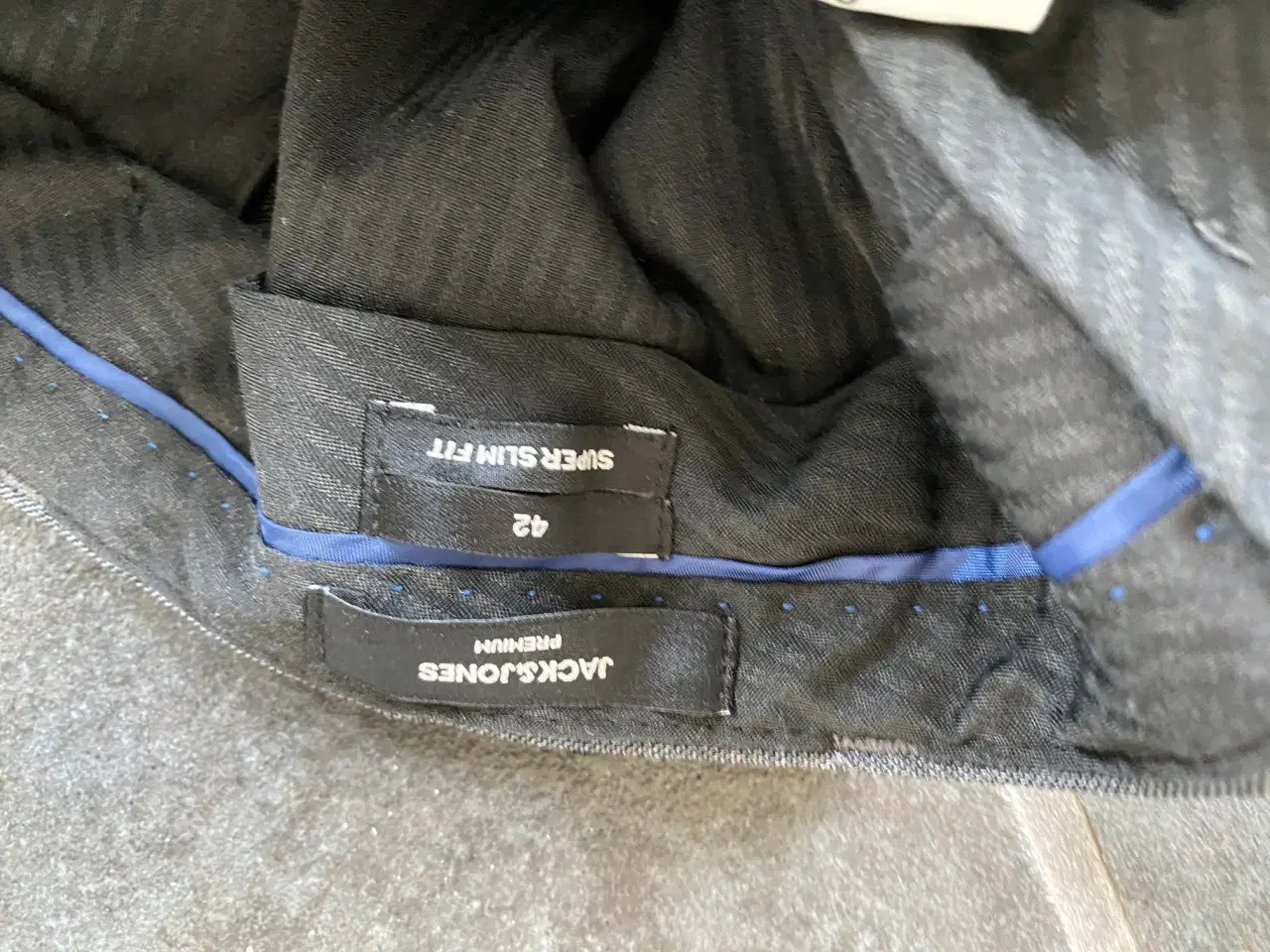 Billede 5 - Jakkesæt gråt Jack&Jones (konfirmation)