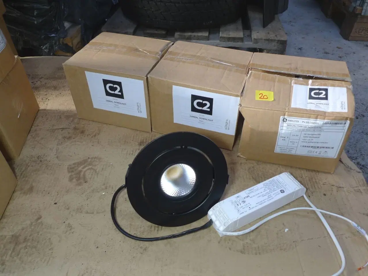 Billede 1 - 2 stk. store LED-indbygningsspots ca. ø-hul 16cm, e3light, Gimbal