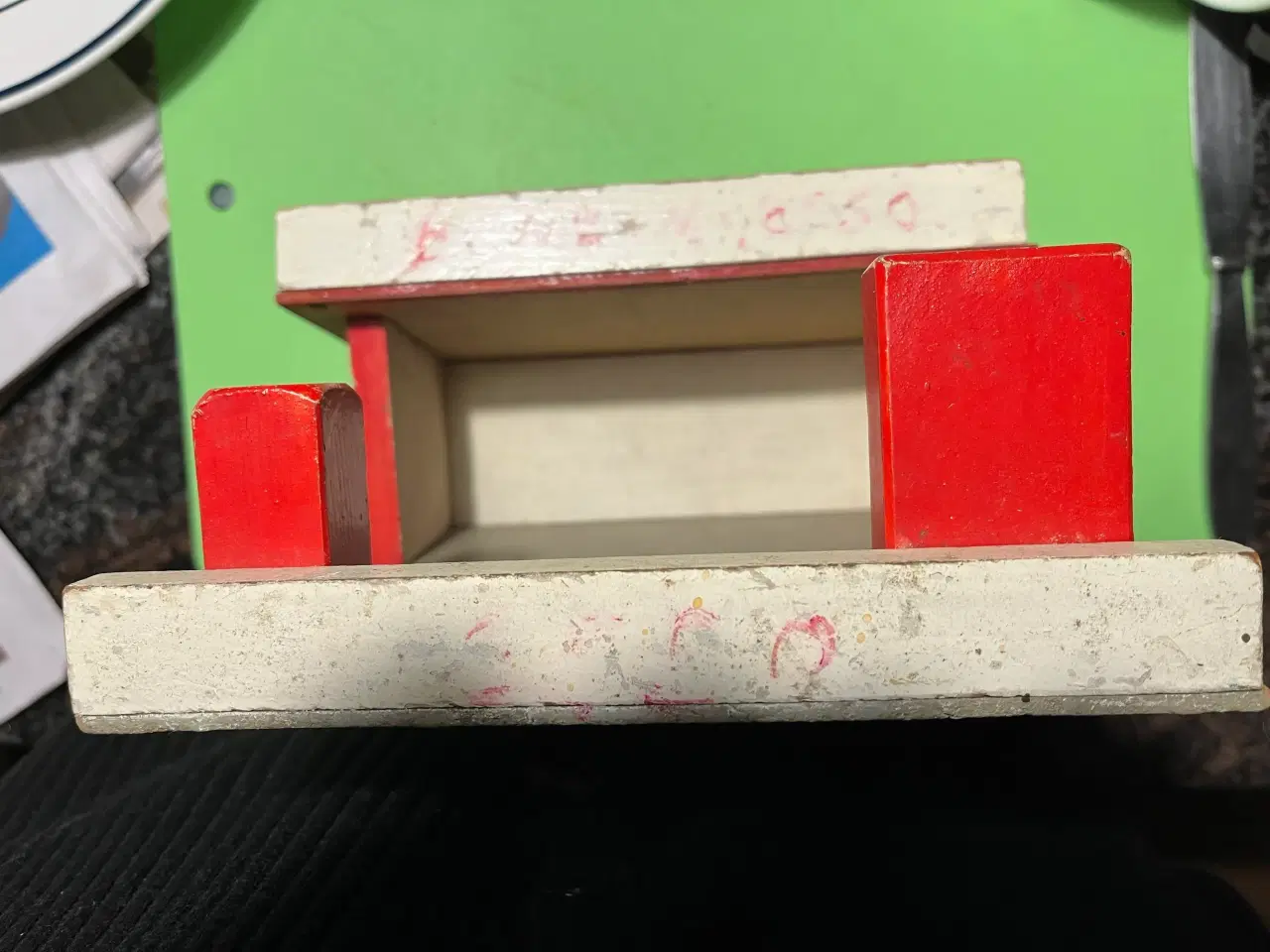 Billede 1 - Træ-legetøjs-tankstation. Giv bud.