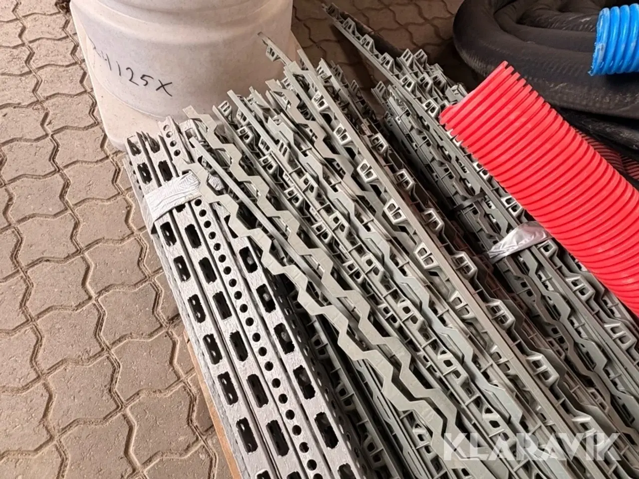 Billede 11 - Diverse betonjutter Sundolitt isoleringsplader gulvvarmeslanger med tilbehør