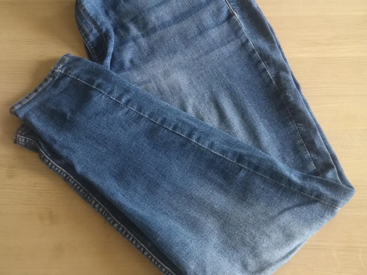 Billede 1 - HM+Divided jeans i str. 48/50