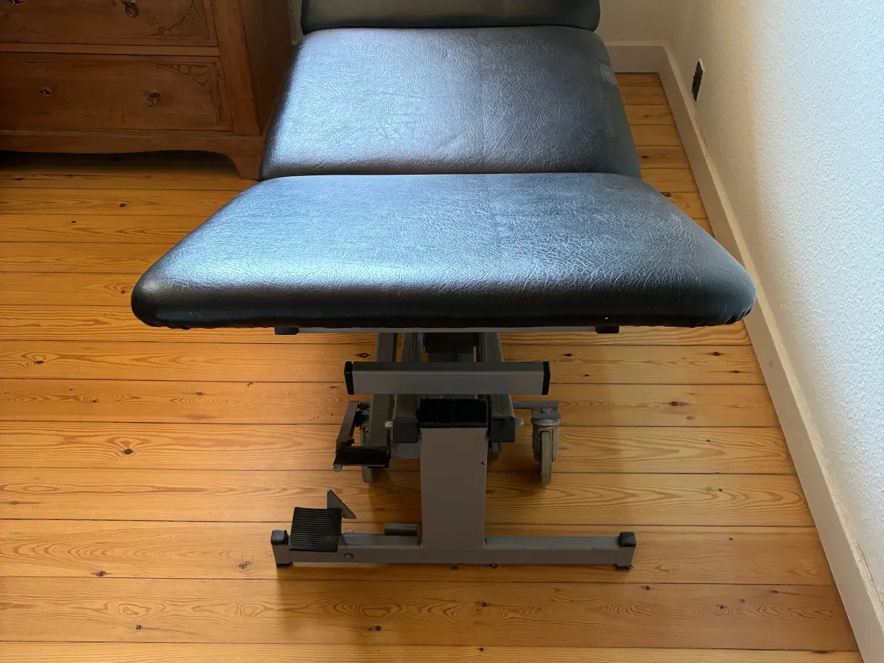 Billede 1 - Massagebriks / Behandlerbriks – Engelsk Akron kval