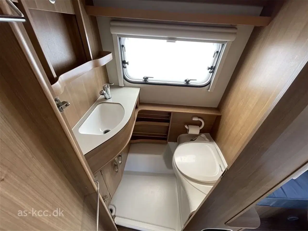 Billede 7 - 2014 - Hymer Touring 430 GT   Hymer Touring Triton 430 GT årgang 2014 3 sovepladser, 2 siddepladser, Mover, Cykelholder, Solsejl. 2 fl. 6 kg gas tomme, Reservehjul.