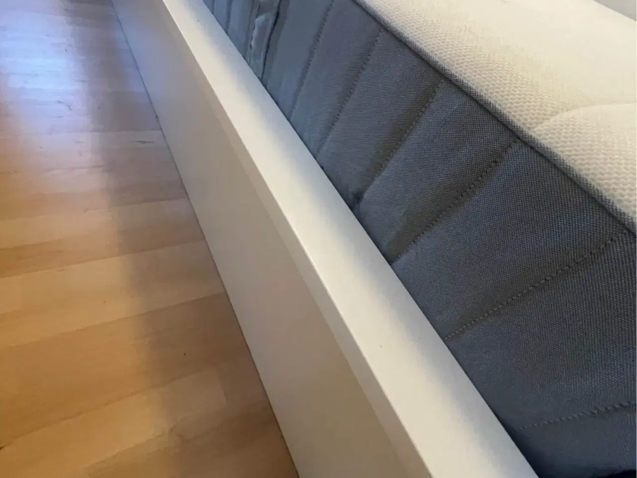 Billede 3 - Seng fra ikea - man sover fantastisk i den