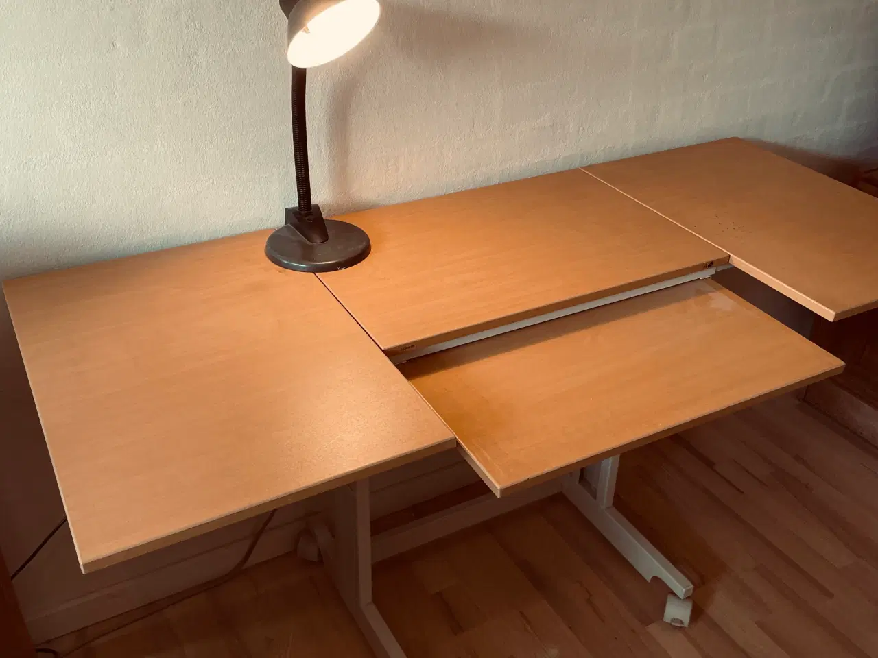 Billede 1 - Computer bord med hjul og højde ændring