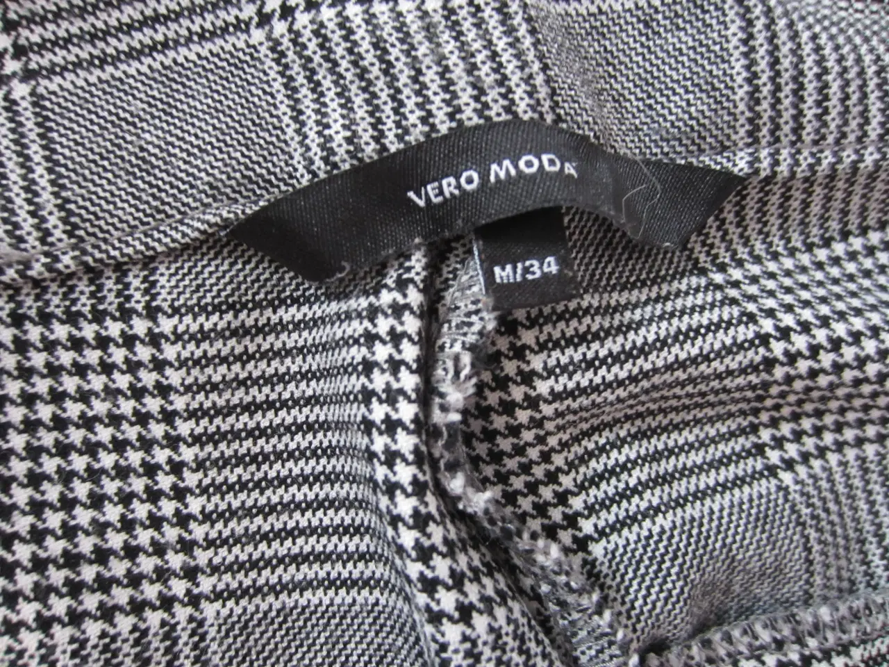 Billede 5 - Flotte bukser i str. M fra Vero Moda