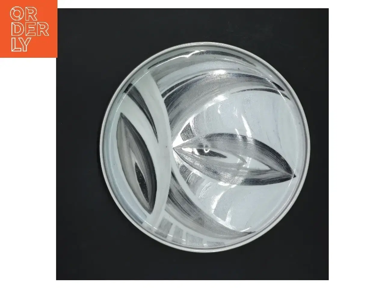 Billede 1 - Dekorativt fad med mønster (str. Ø 19,5 cm)