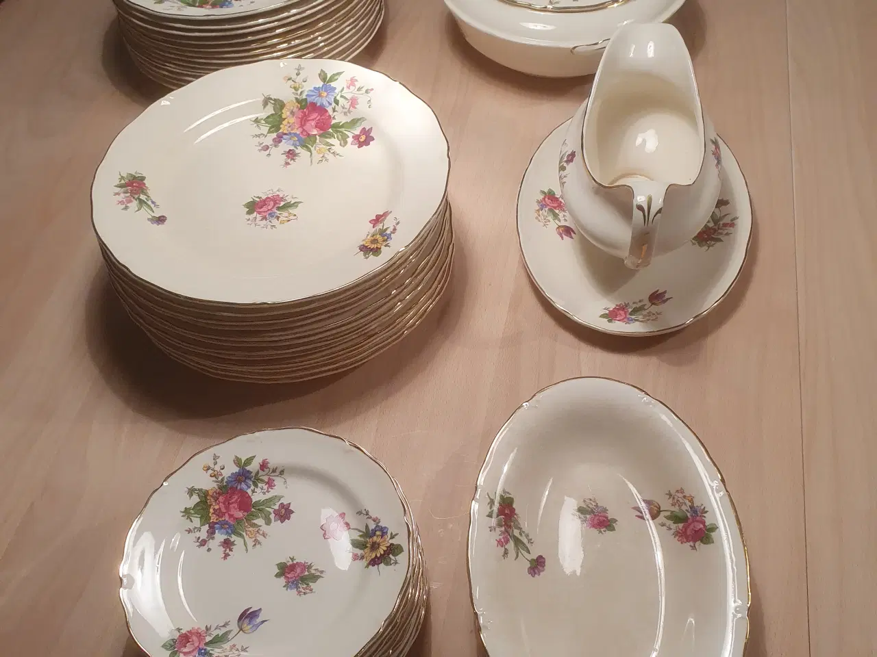 Billede 3 - engelsk porcelæn til 12 personer