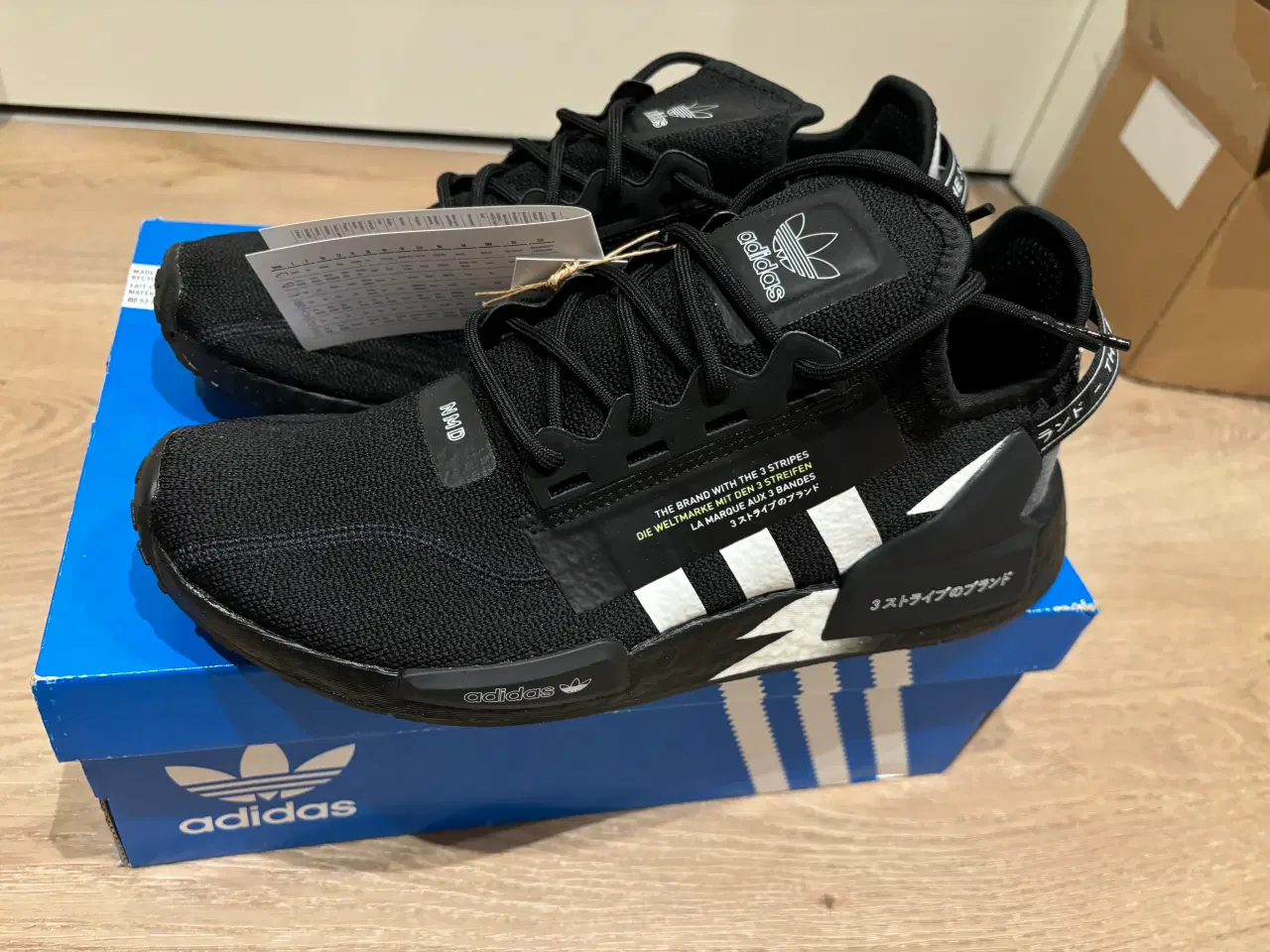 Billede 1 - Adidas originals nmd r1 v2 sko