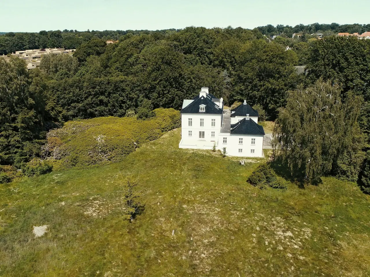 Billede 1 - Kontordomicil i helt særlig ejendom i smukke omgivelser