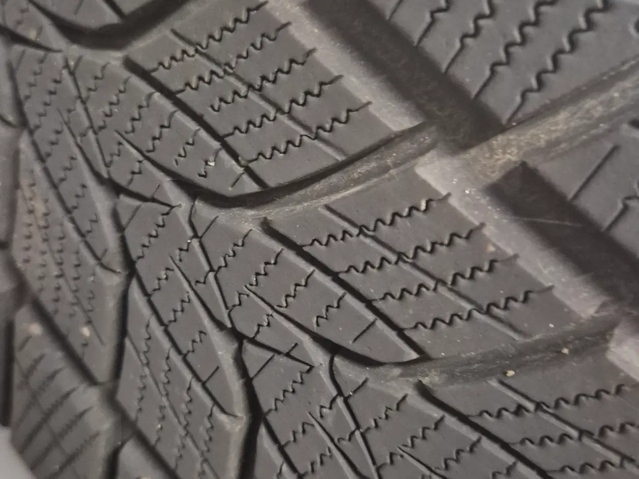 Billede 1 - Vinterdæk størrelse 245/40R20