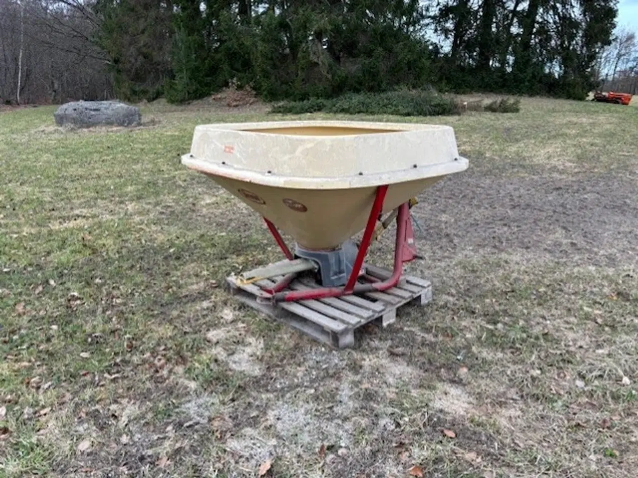 Billede 1 - Gødningsspreder