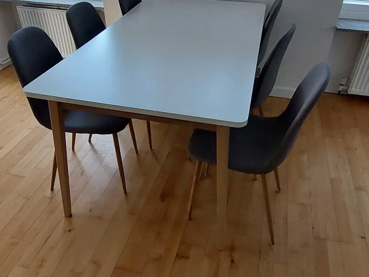 Billede 2 - Spisebordssæt med 6 stole