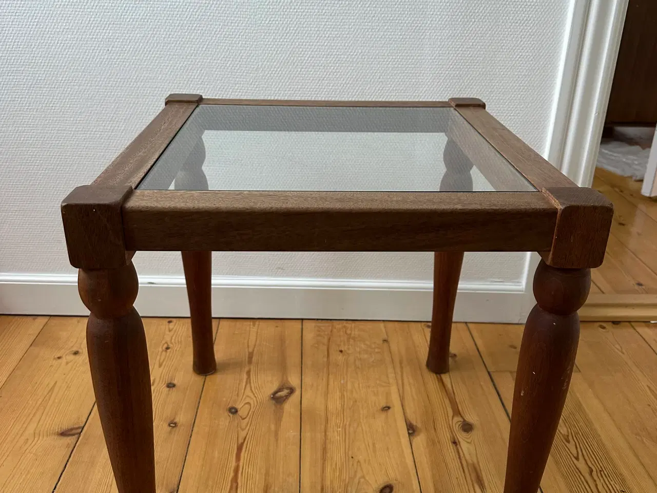 Billede 6 - Smukt vintage bord, 1960er i træ og glas 