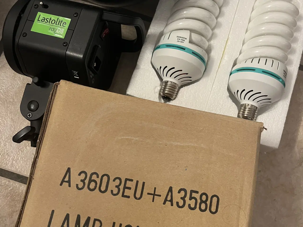 Billede 2 - Lys udstyr med et stativ