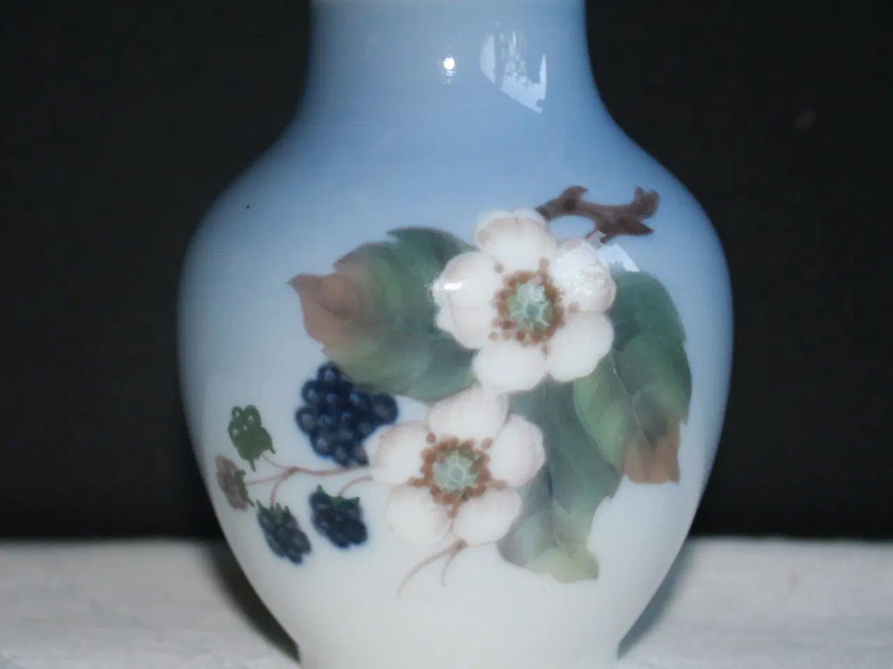 Billede 7 - Vase med brombærkvist fra Royal Copenhagen