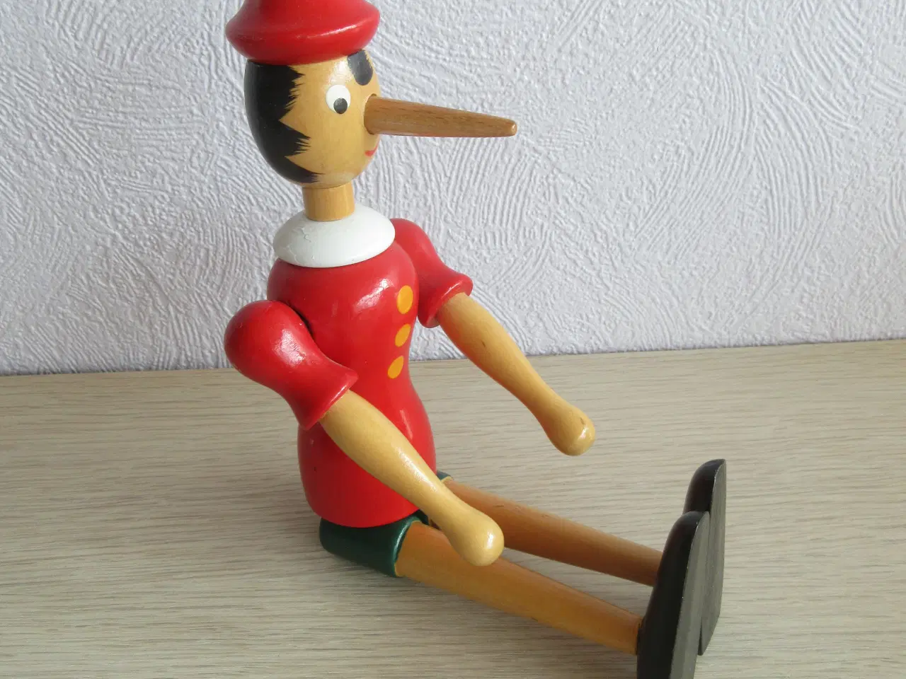 Billede 4 - Pinocchio figur i malet træ ;-)