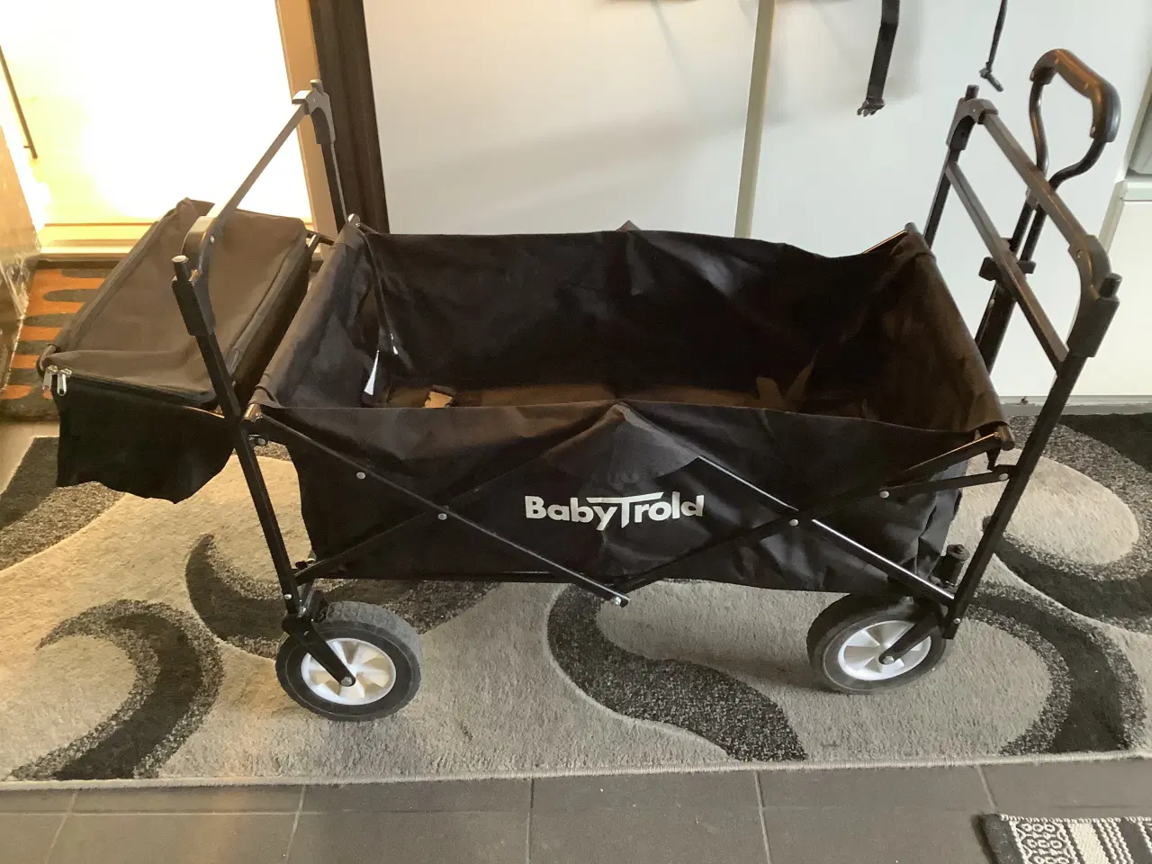 Billede 2 - Babytrold sammenklappelig trækvogn - store hjul