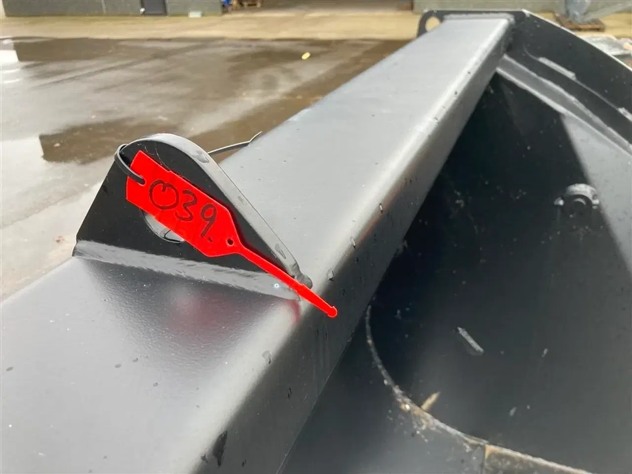 Billede 18 - JST Højtipskovl str.1 280 cm bred monteret med BM Fæste