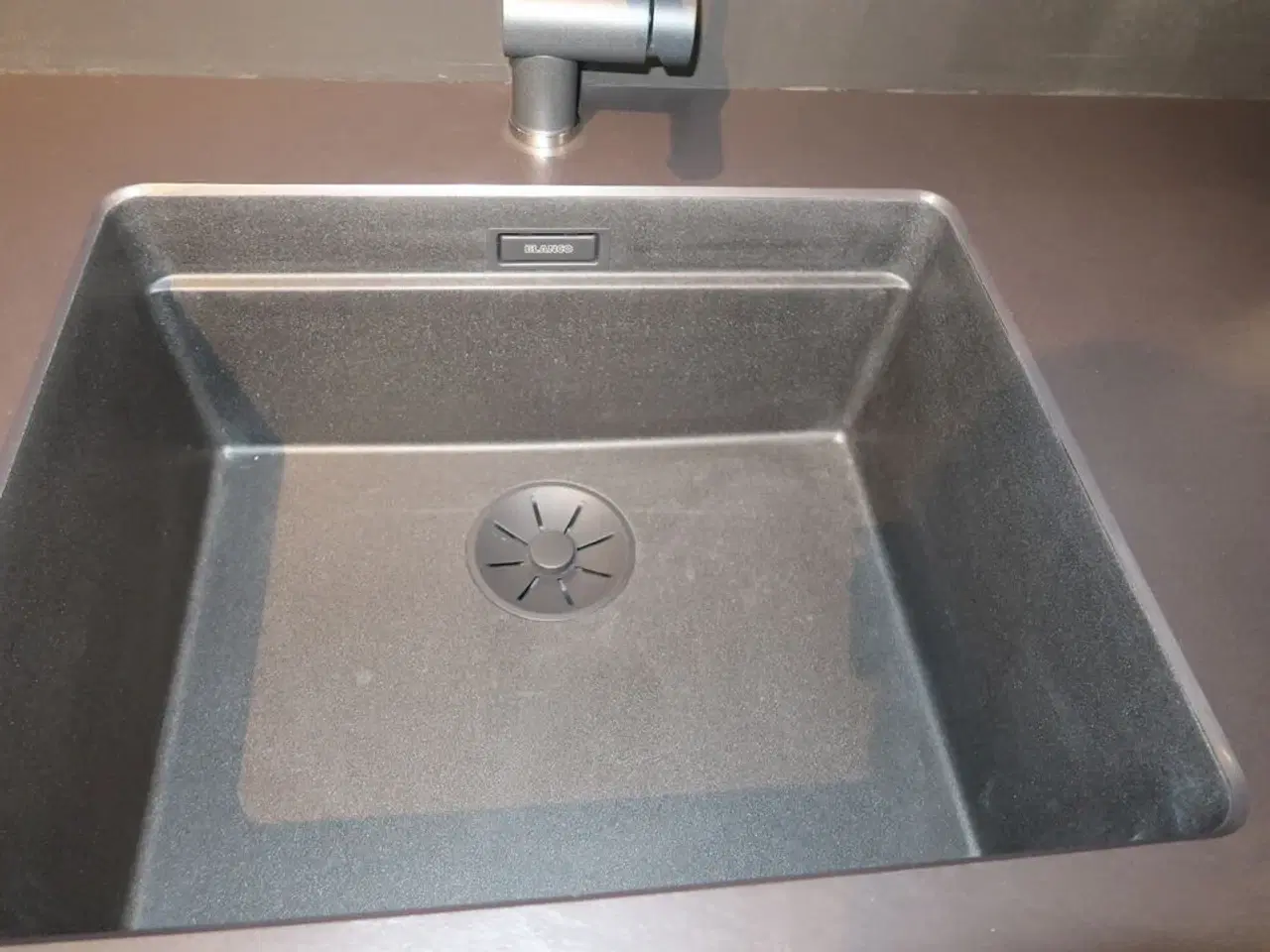 Billede 9 - Køkken NORDANRO uden hårdehvidevarer med stenbordplade DEKTON