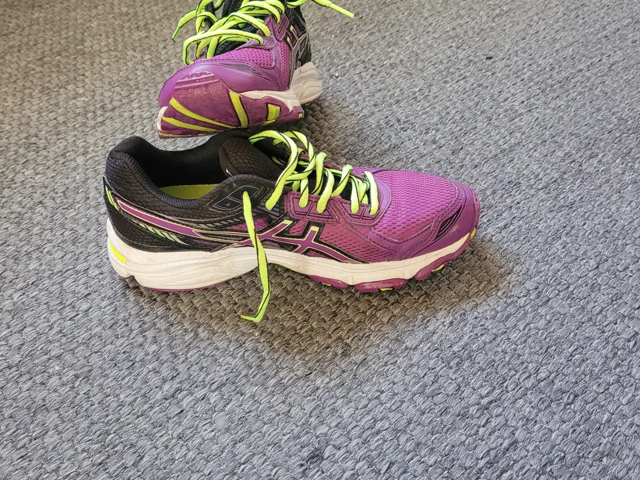 Billede 3 - Sportssko Asics str 39. Kr 300 -
